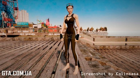 Лара Крофт в купальном костюме